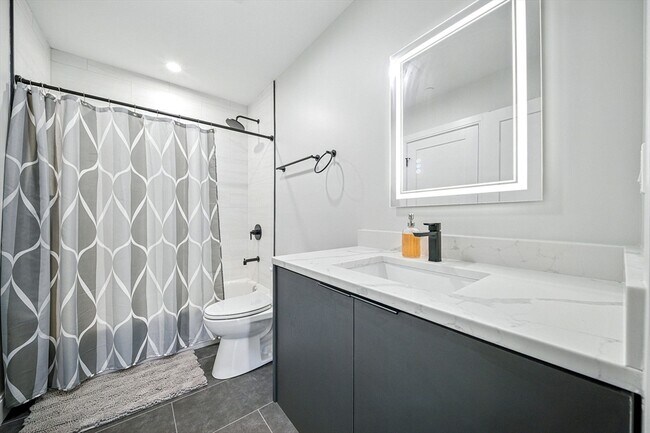 Building Photo - 25 2nd St