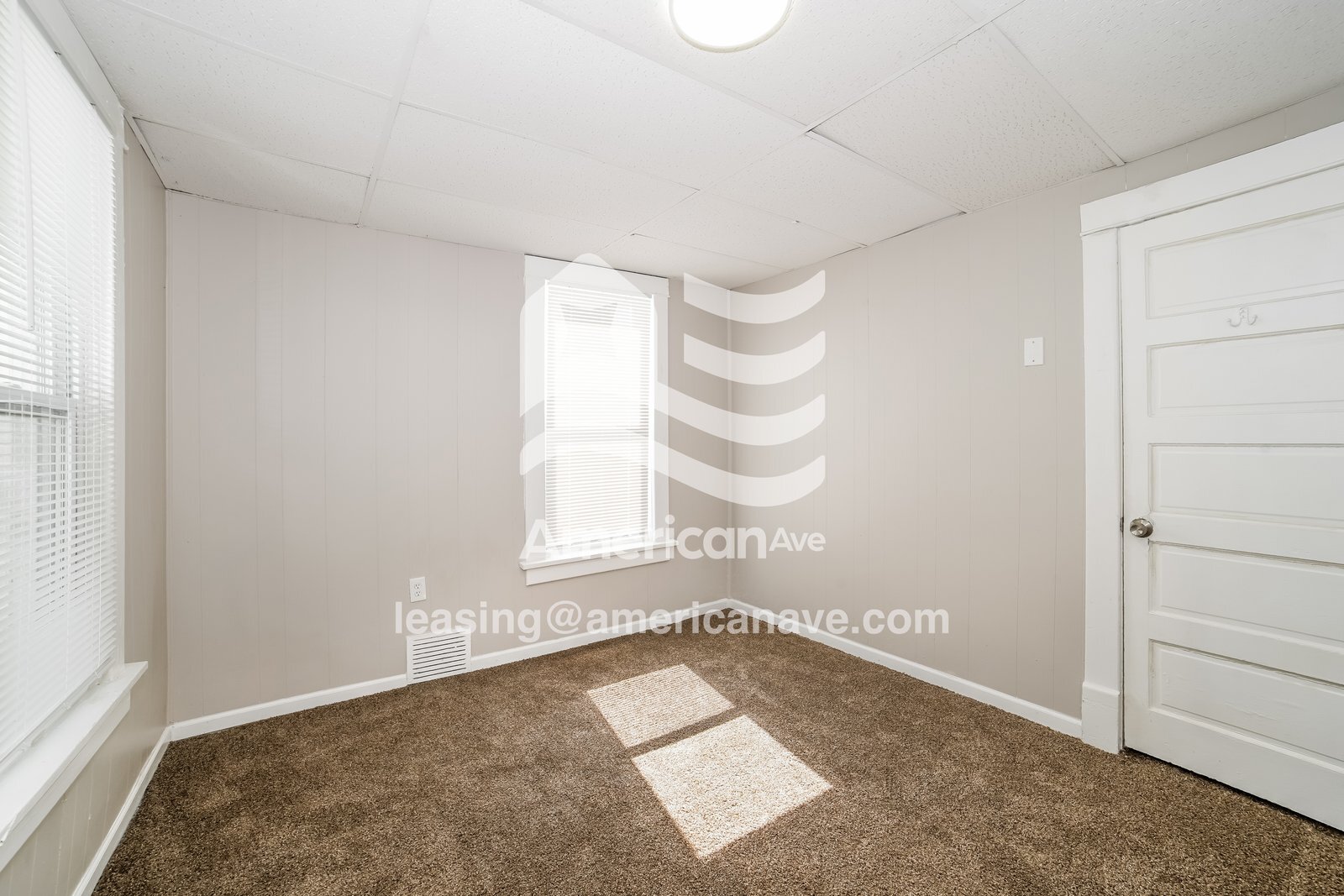 Building Photo - 419 E Maywood Ave