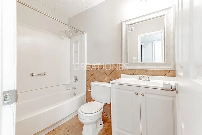 Building Photo - 3536 Torbay Dr