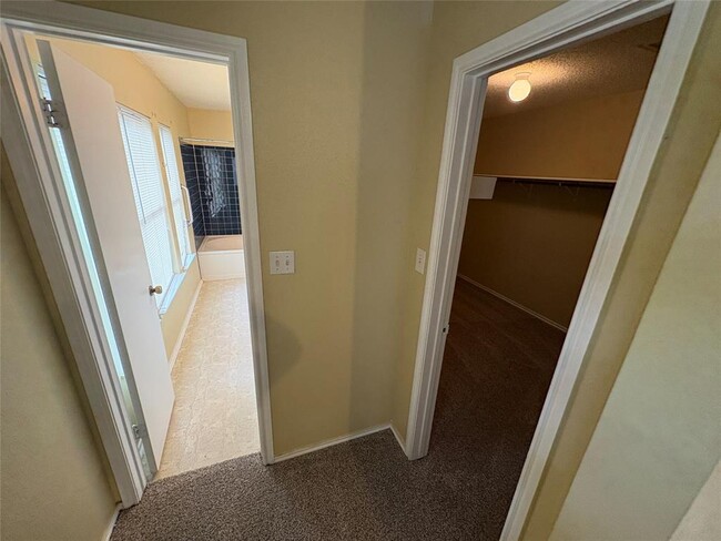 Building Photo - 7908 Rosenberry Dr