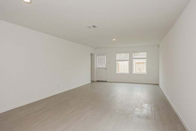 Building Photo - 621 Craven St