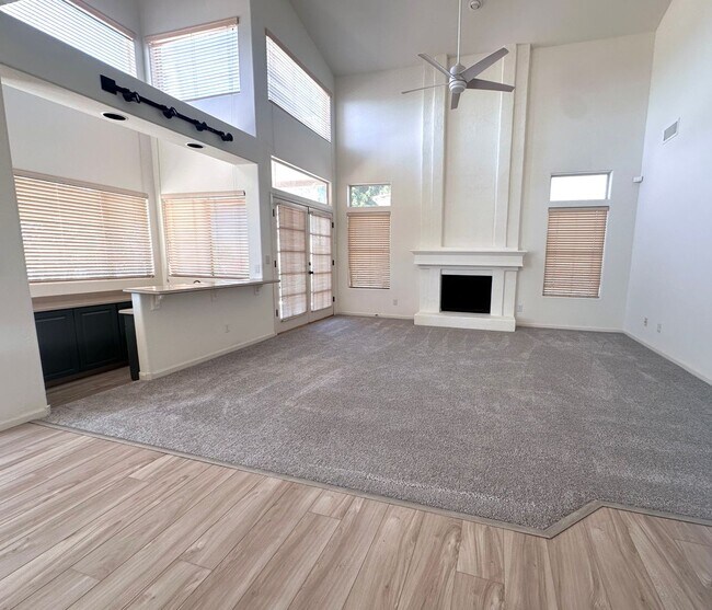 Building Photo - 1601 E Glenhaven Dr