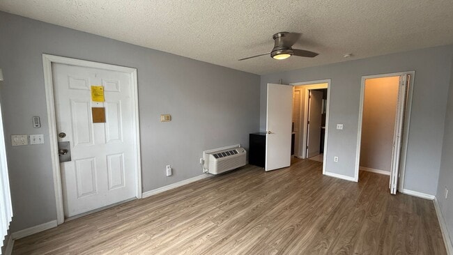 Building Photo - 120 Coco Plum Dr