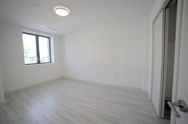 Building Photo - 10909 15th Ave
