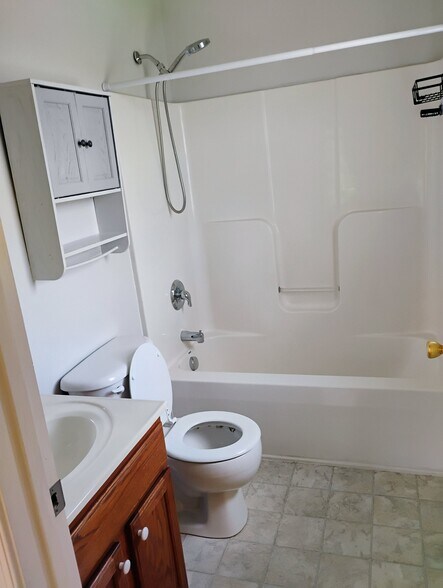 Building Photo - 8 Mabel Ln