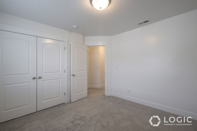 Building Photo - Stunning Townhome in Lehi!!