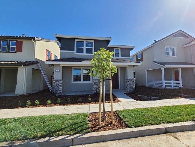 Building Photo - Stunning 4 Bedroom, 3 Bath Mountain house Home W/ Solar