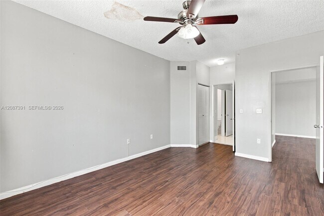 Building Photo - 6976 SW 39th St