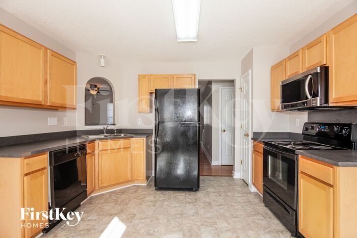 Building Photo - 634 Longacre Dr