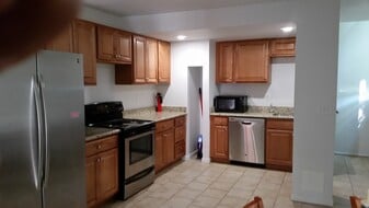 Building Photo - 1130 S Forest Ave