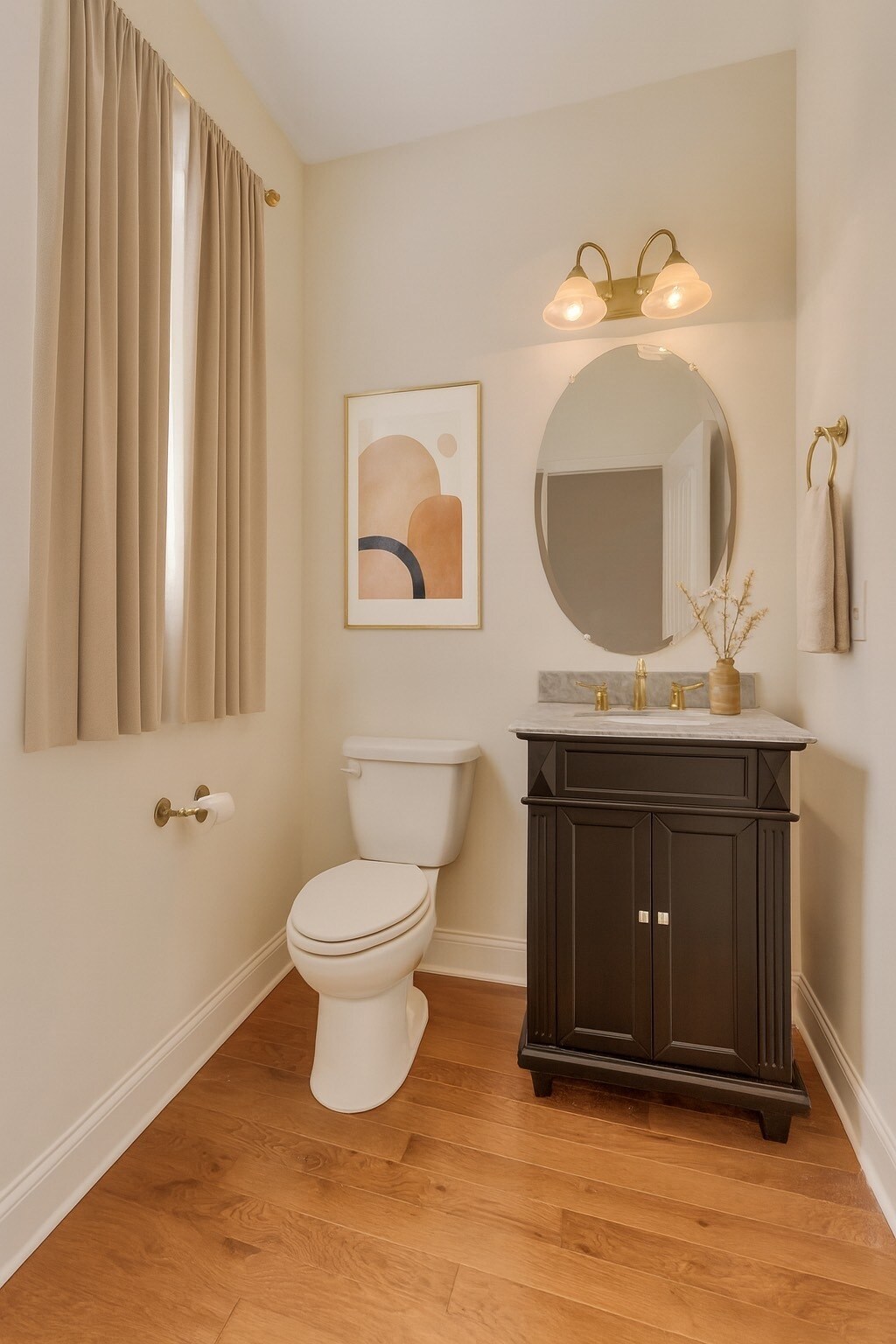 Half bathroom - 2000 Bungalow Dr