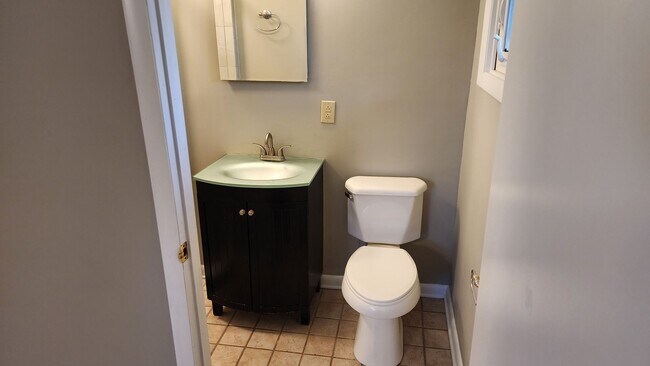 Building Photo - 3 BR Home Across From Country Club Golf Co...