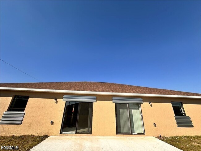 Building Photo - 3831 Chiquita Blvd S