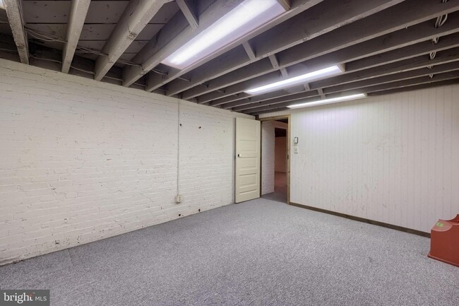 Building Photo - 226 E Caracas Ave