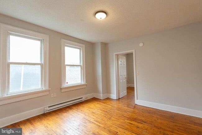Building Photo - 323 S Raleigh St