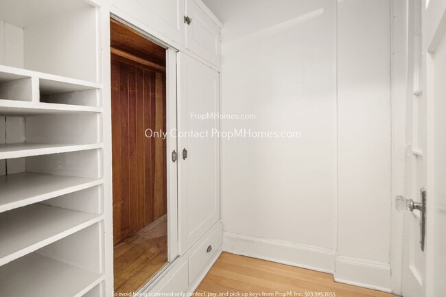 Building Photo - Charming Studio in Vibrant Nob Hill with a...