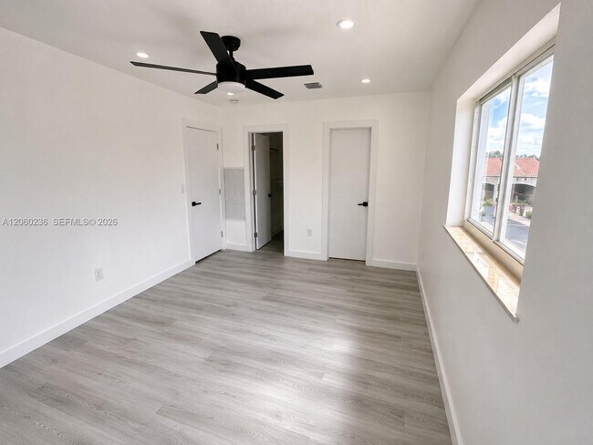Building Photo - 1373 W 43rd Pl