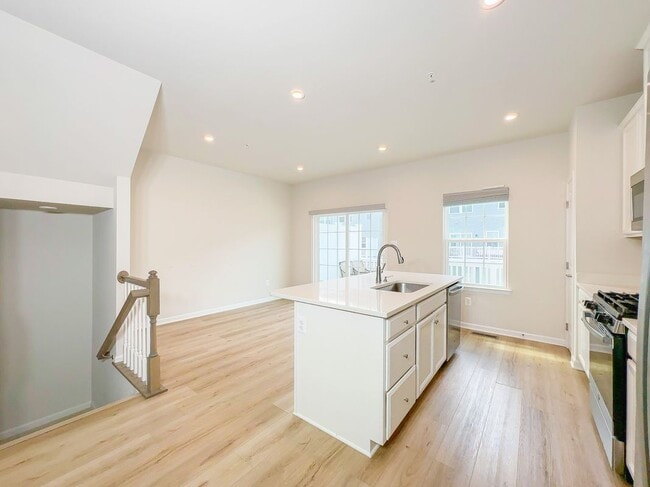 Building Photo - 72 Caswell Dr