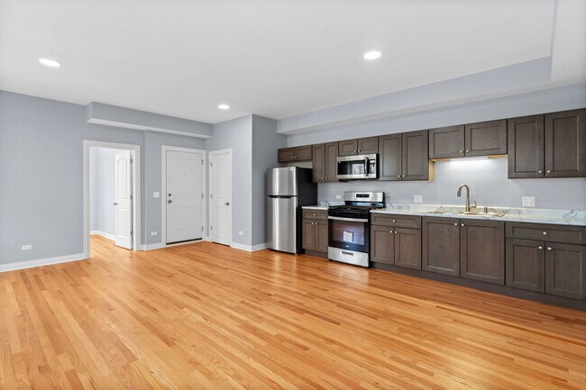 Building Photo - 1529 S Komensky Ave