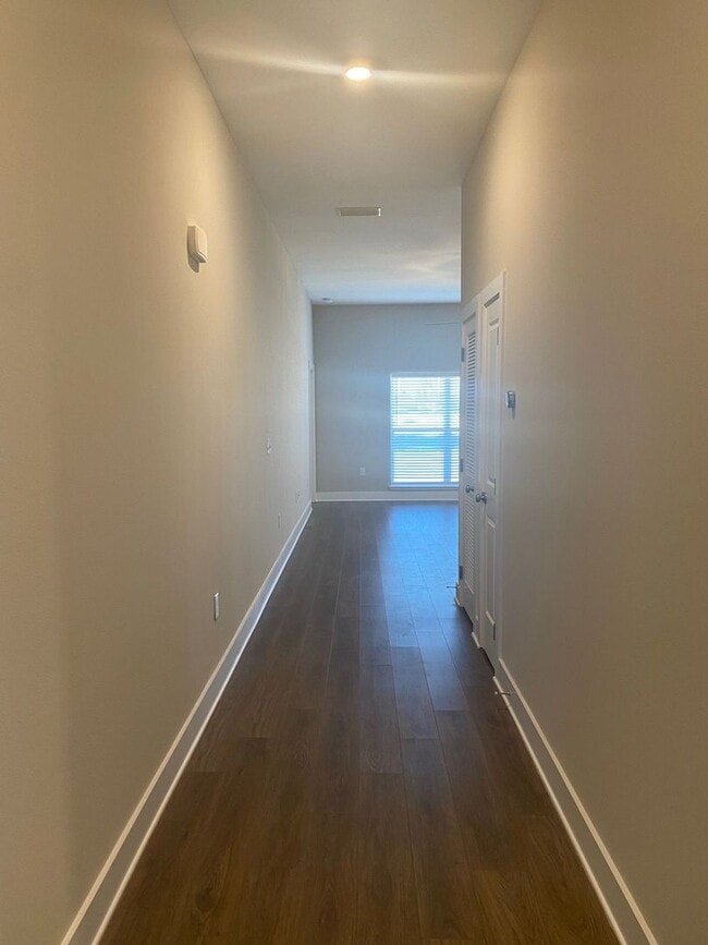 Building Photo - Spacious, Modern Home Convenient to Shopping, Parks, Schools & Tyndall AFB! *SPECIAL: 1/2 OFF 1st...