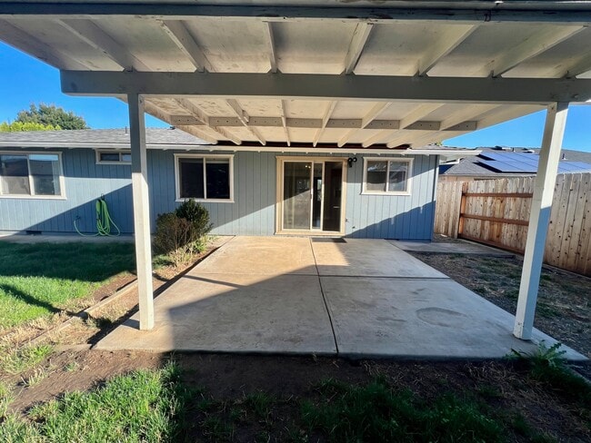 Building Photo - 1713 Tara Cir