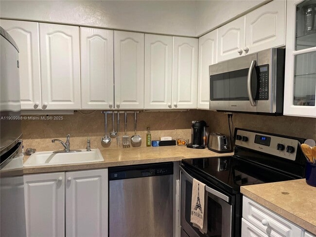 Building Photo - 7441 Wayne Ave