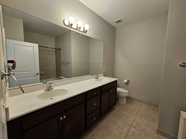 Building Photo - 9108 Kingsmoor Wy
