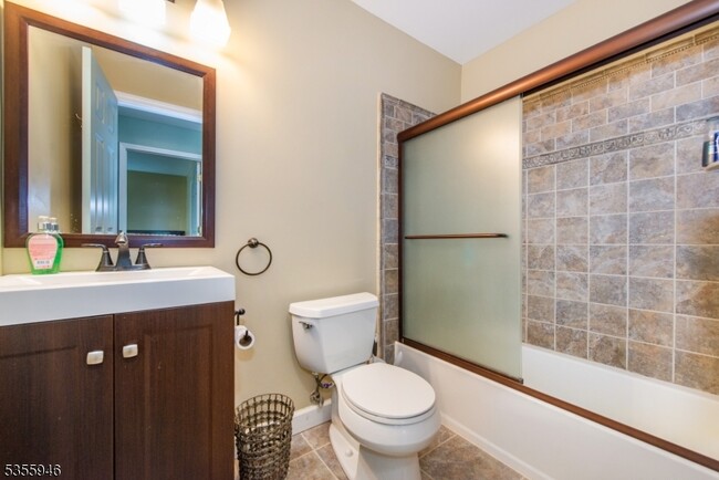 Building Photo - 129 Rock Creek Dr