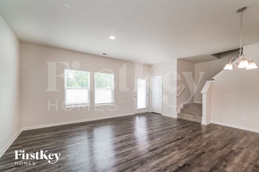 Building Photo - 2035 Cypress Village Dr NW