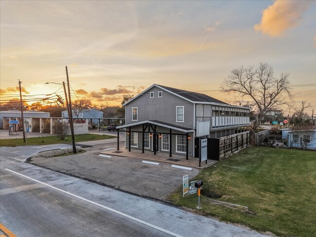 Building Photo - 114 Grand Ave