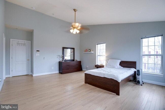 Building Photo - 8069 Gatehouse Rd