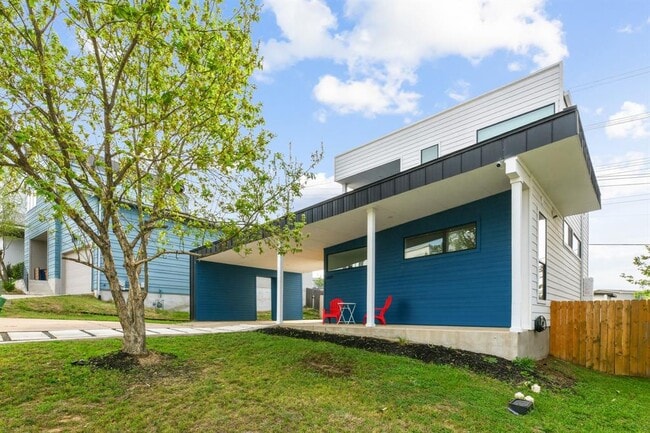 Building Photo - 5809 Toscana Ave