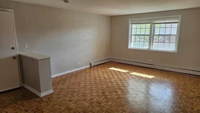 Building Photo - 1500 W Touhy Ave