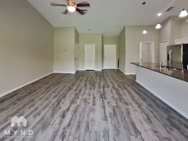 Building Photo - 7429 W Cameo Cir