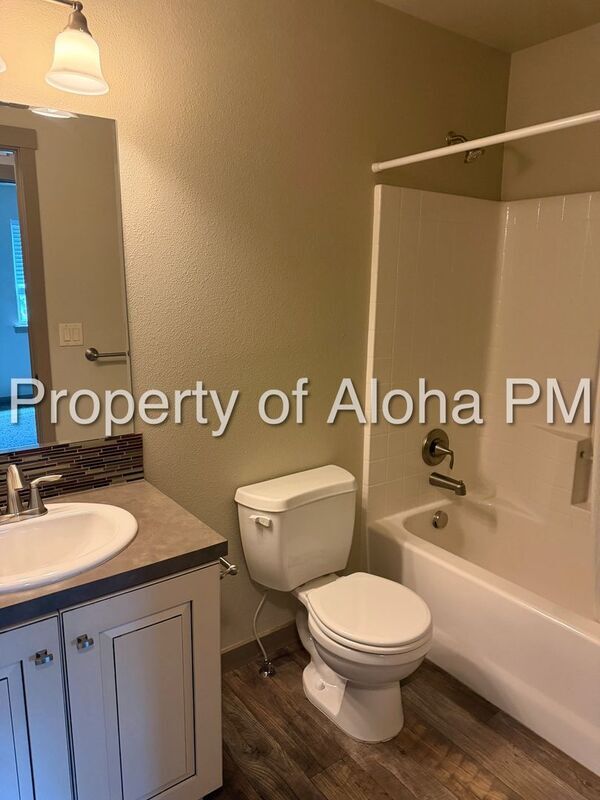 Building Photo - 2138 Myers Pl S