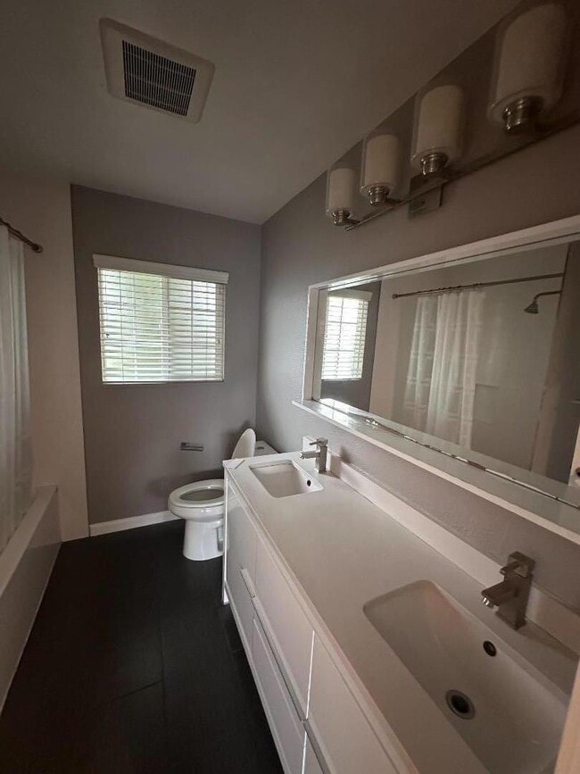 Building Photo - 756 Broadmoor Dr