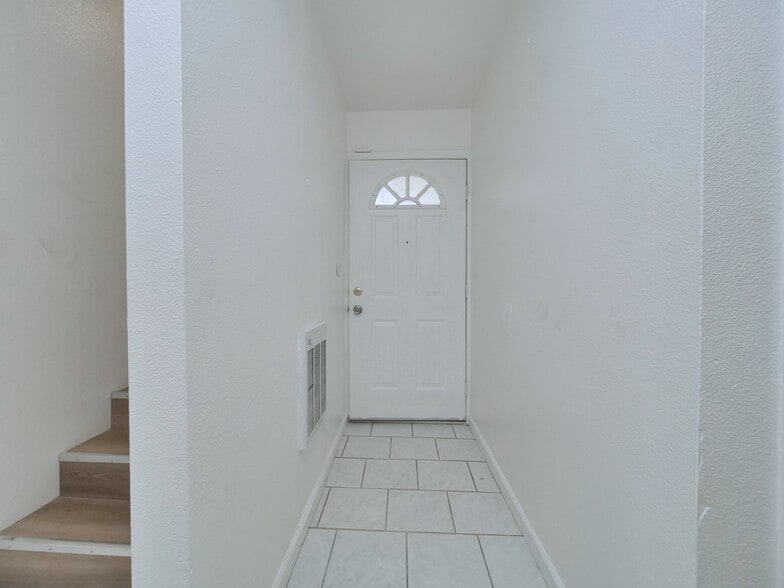 Entry - 7226 Fresno St