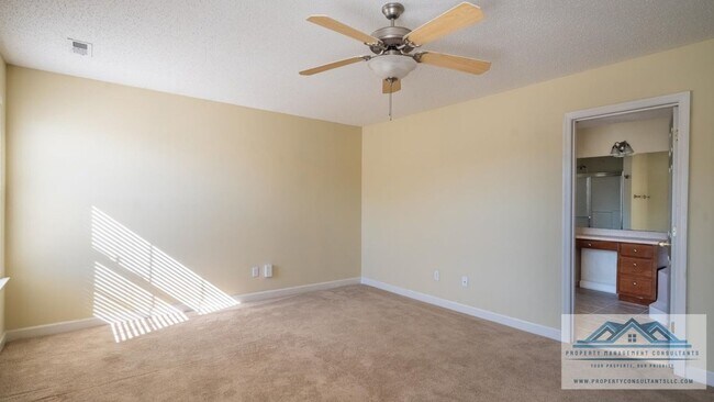 Building Photo - 5002 Blakemore Dr SE