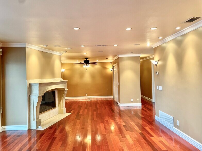 Building Photo - 8781 La Grand Ave