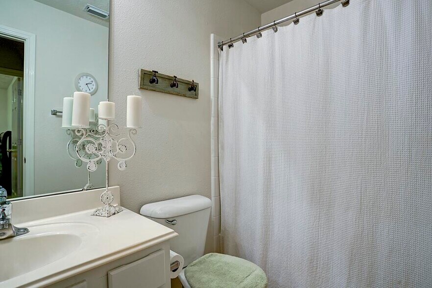 Building Photo - 5508 Lilywood Ln