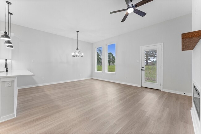 Building Photo - 14839 Spica Ct