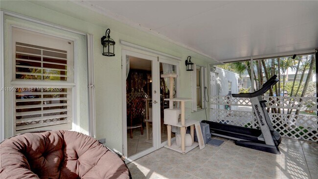 Building Photo - 150 Azalea St