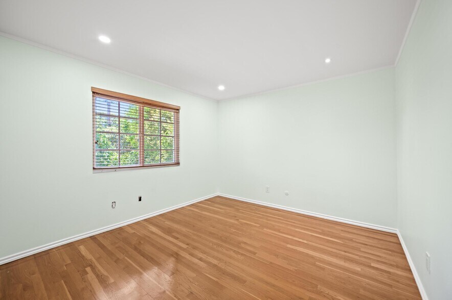 Building Photo - 22606 Archwood St