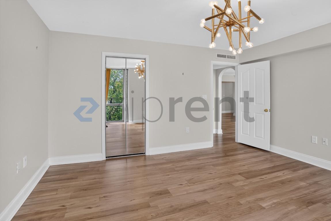 Building Photo - Unit 906