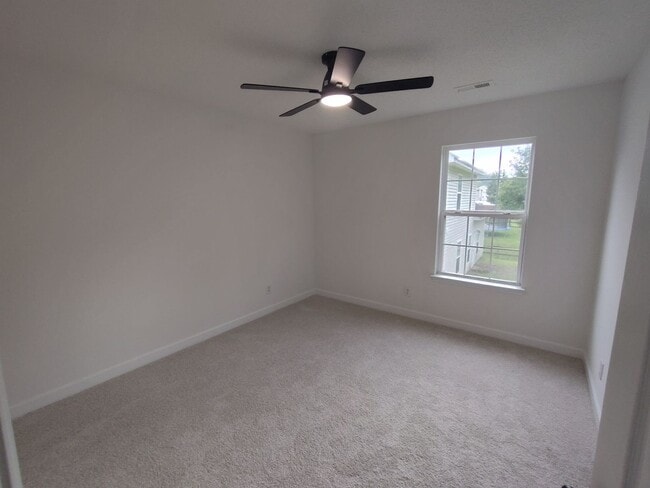 Building Photo - Beautiful cul-de-sac home - Lots of Upgrades