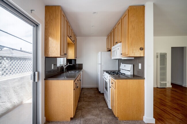 Kitchen - 12726 Caswell Ave