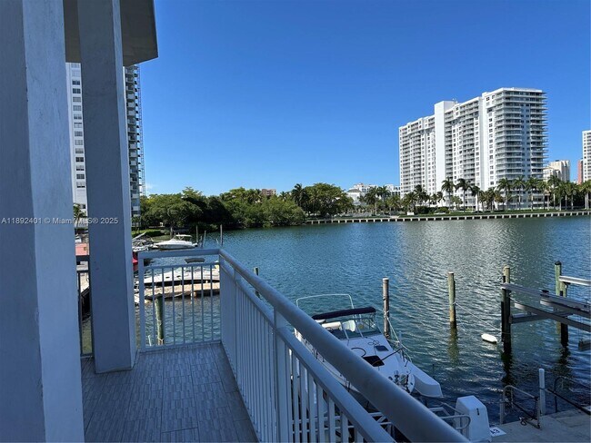 Building Photo - 18021 Biscayne Blvd