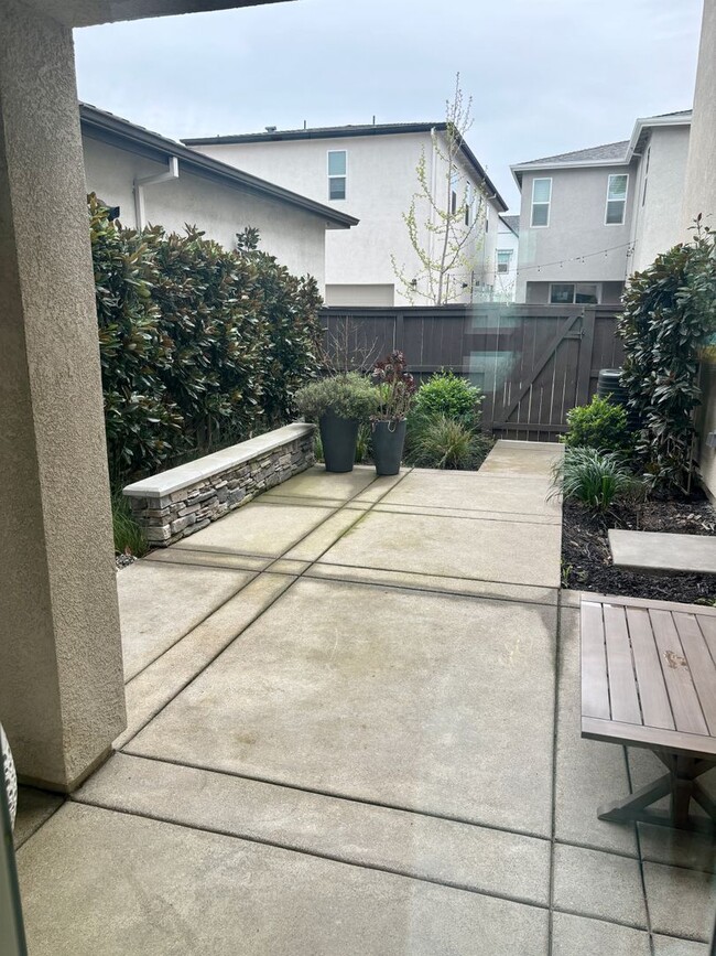 Building Photo - 3/3 w/HUGE BONUS (Natomas) - 180K in upgra...