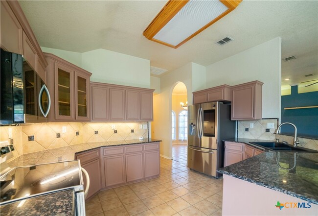 Building Photo - 511 Cowhand Dr