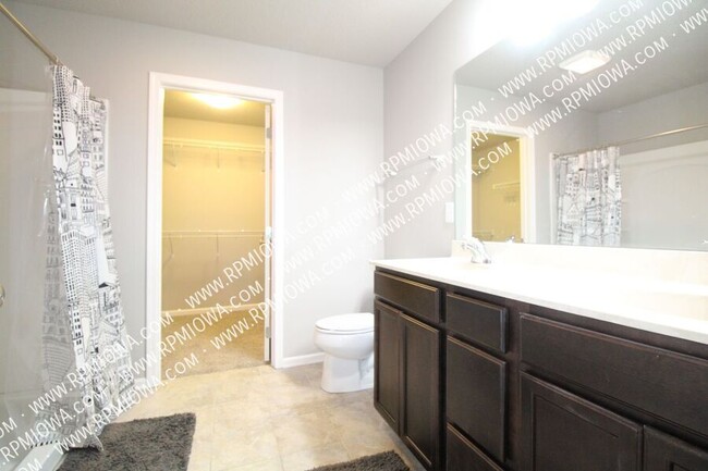 Building Photo - 633 Newport Pl